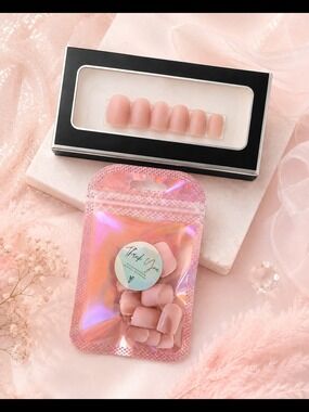 Nude Pink Press-On Nails – Natural Short Square Set